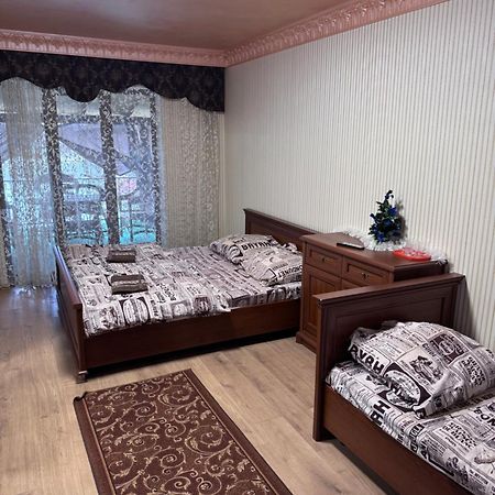 Отель Біля Озера Mukacheve Exterior photo