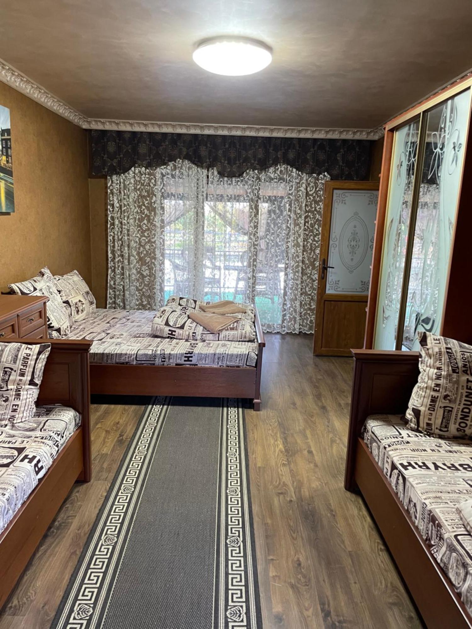 Отель Біля Озера Mukacheve Exterior photo