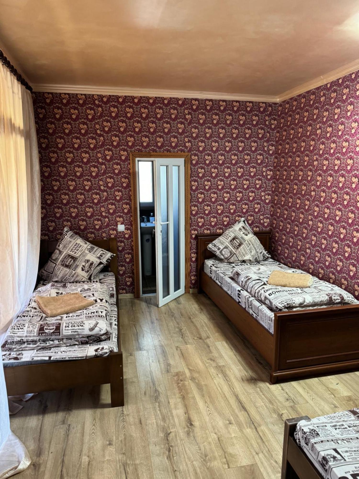 Отель Біля Озера Mukacheve Exterior photo